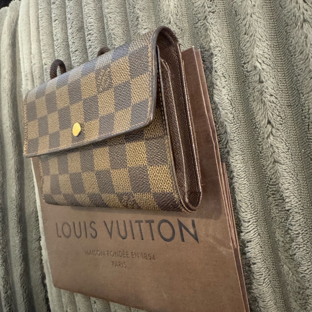 Louis Vuitton Brown and Tan Checkered Wallet - Picture 3 of 9